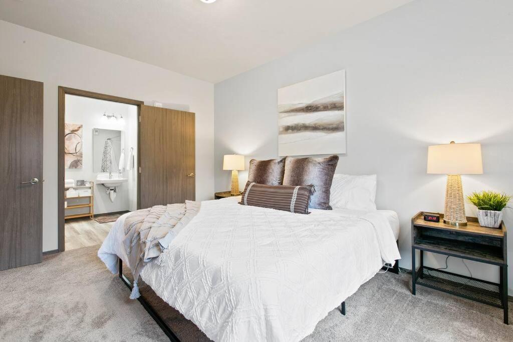 Full Ada Unit - 2 Bed 2 Bath Unit Near Downtown Apartment สโปแคน ภายนอก รูปภาพ