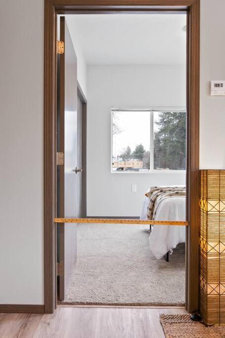 Full Ada Unit - 2 Bed 2 Bath Unit Near Downtown Apartment สโปแคน ภายนอก รูปภาพ